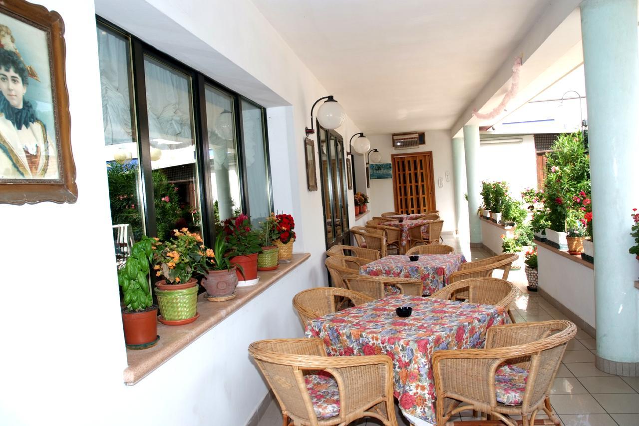 Hotel Criniera D'Oro Rimini Exterior foto